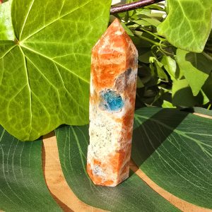 Tour Pierre de soleil avec inclusions d'Apatite N°2