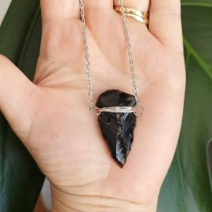 Collier en Obsidienne L'arme d'apache