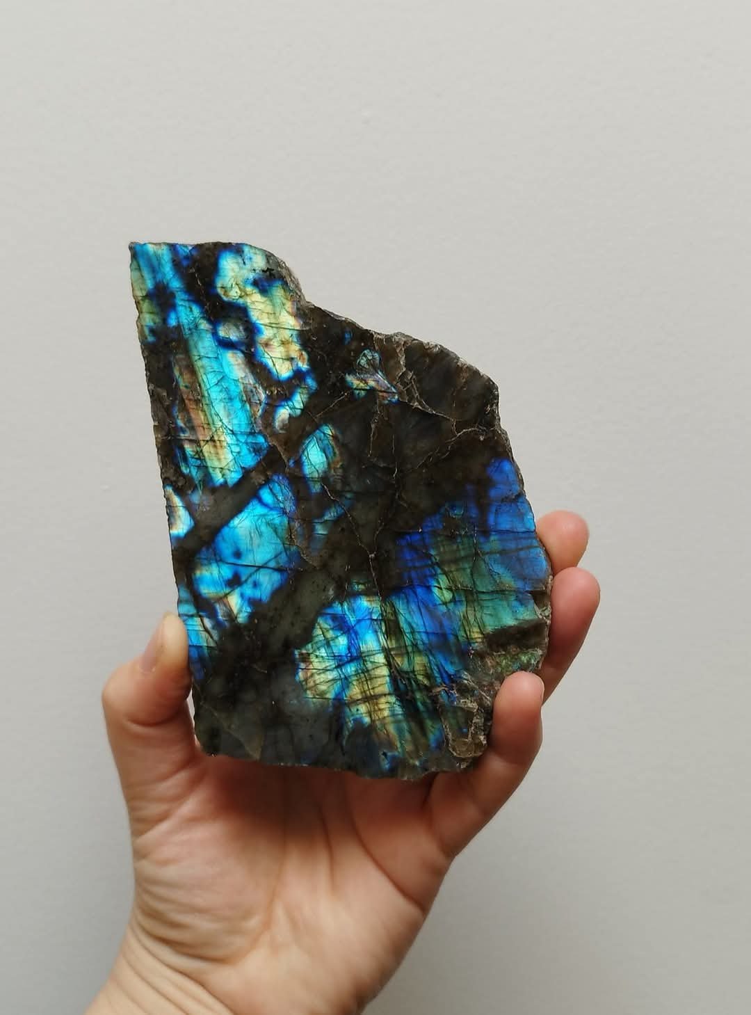 Bloc semi polie en Labradorite