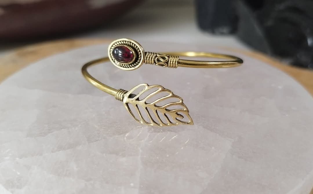 Bracelet jonc artisanal Grenat